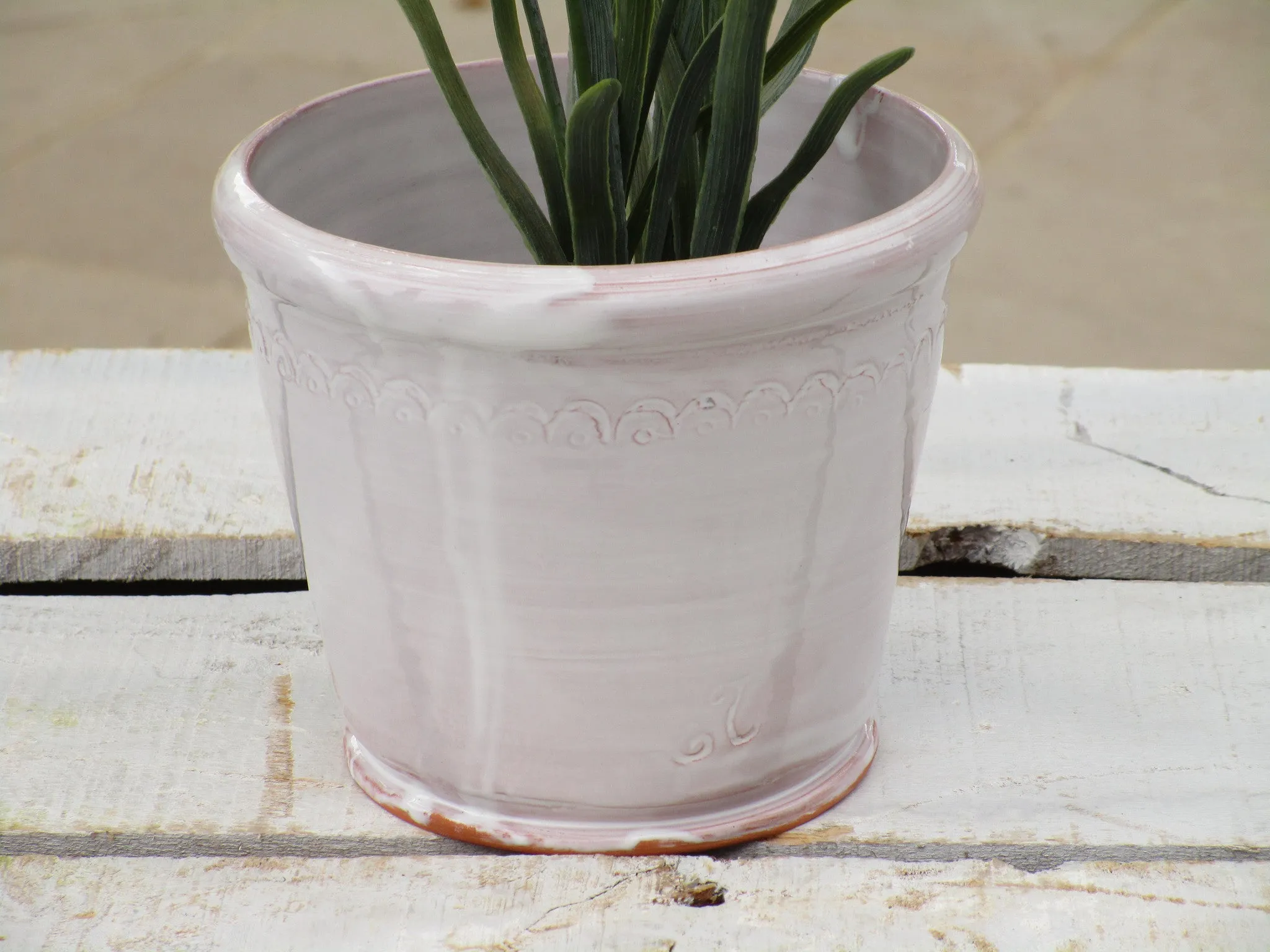 Ceramic glazed pot with figs