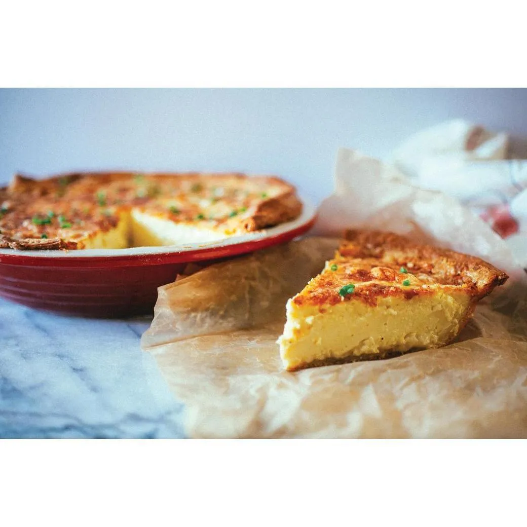 Le Creuset Stoneware Pie Dish